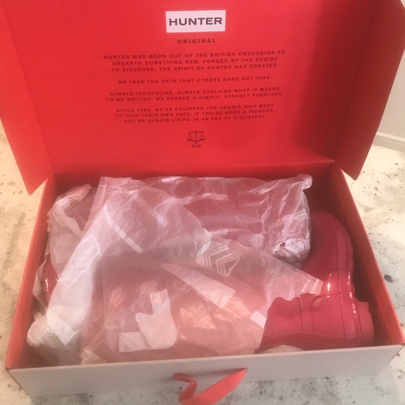 ❌❌ SOLD ❌❌ HUNTER TALL GLOSS RAIN/SNOW BOOTS - Picture 3 of 8